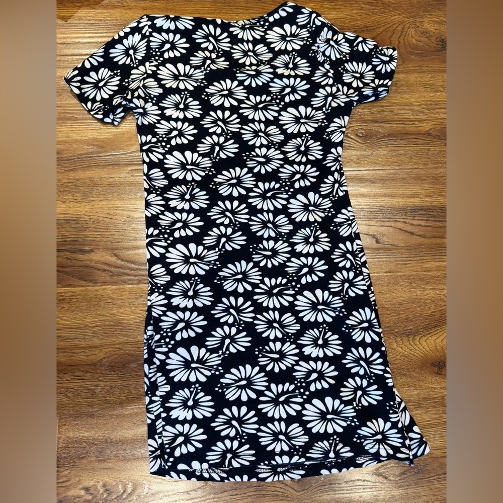 JENNIFER & GRACE Black and White Short Sleeve Flowery Dress (S)
